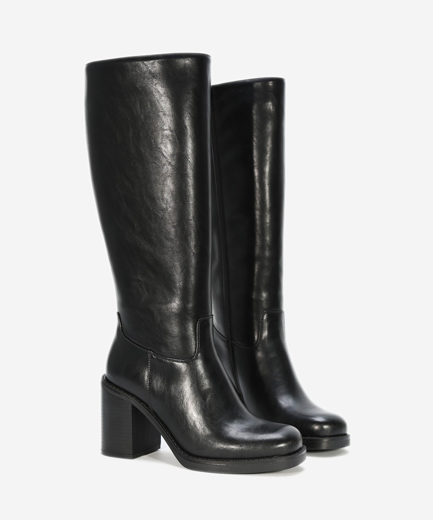 Botas negras tac&oacute;n